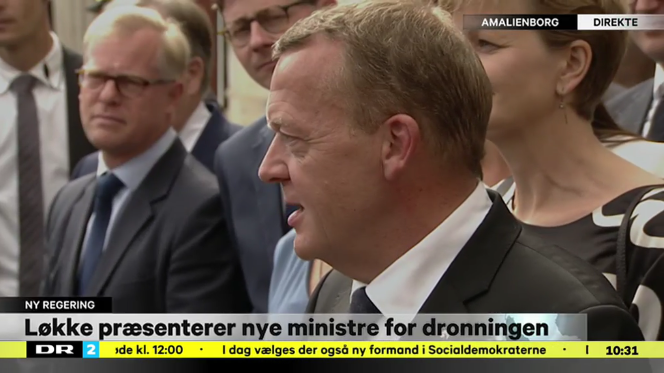 Nuværende statsminister Lars Løkke Rasmussen  præsenterer sin regering på Amalienborg Slotsplads